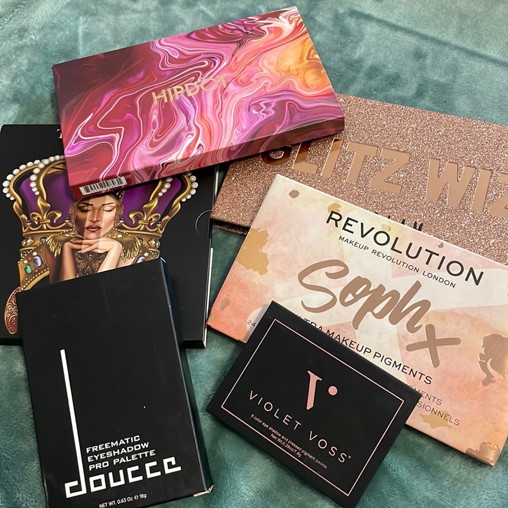 Set of 6 Eyeshadow Palettes